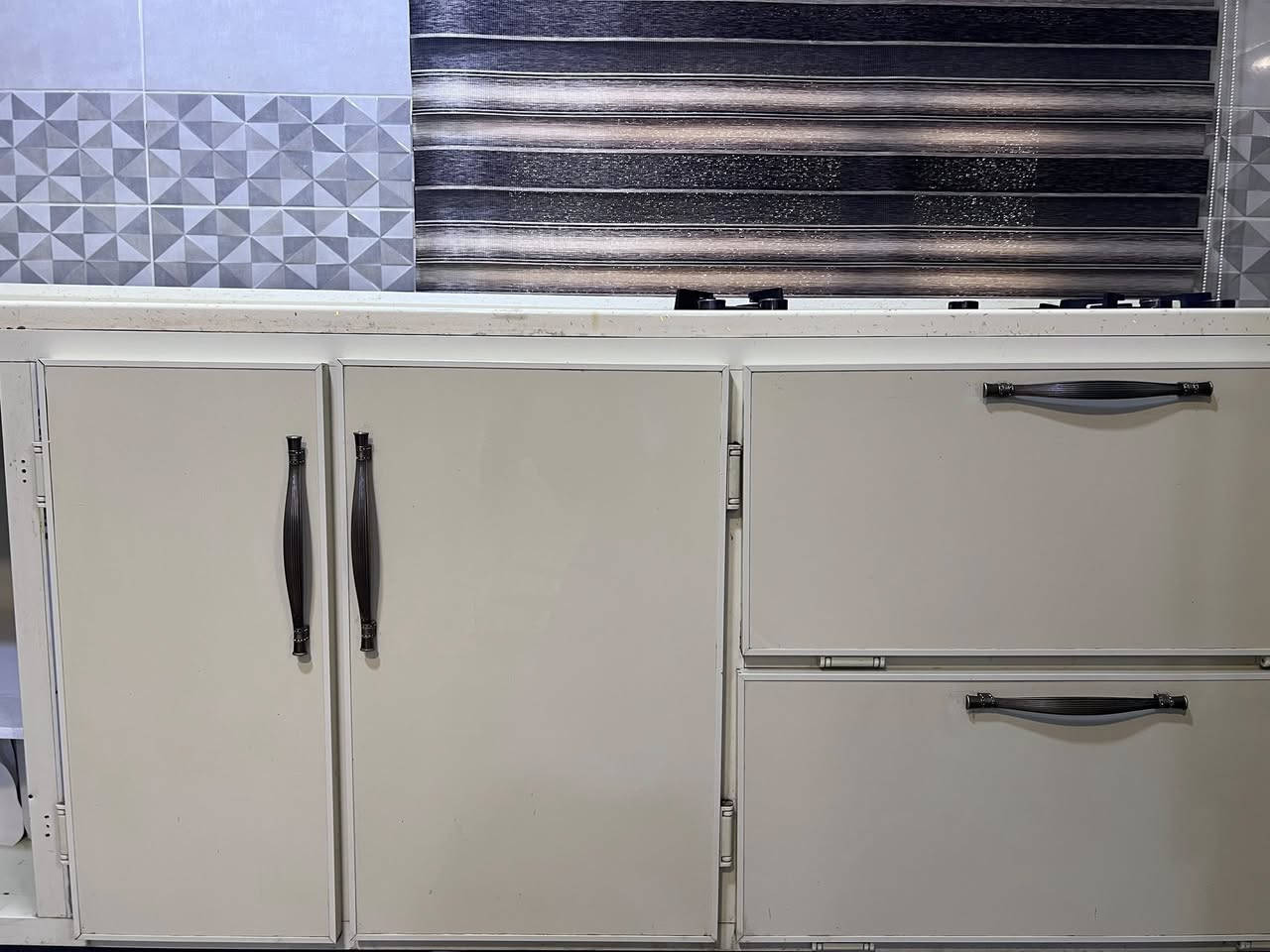 سنك مرمر وملحق تسكام متر ونص مع كاونتر و طباخ منضدي إيطالي


**إذا كنت صاحب هذا الإعلان وتريد حذفه لأي سبب، رجاءا أرسل رسالة إلى الدعم الفني**