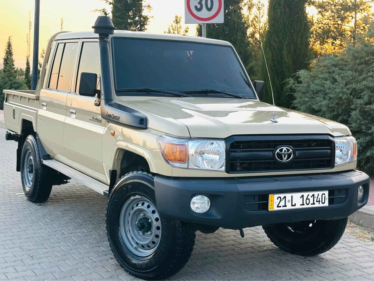 تۆیۆتا لاندکروز LX  2022 مێگزەمینی  V6
 سفری شەریکەی ساس
مواسەفات ڕێوییە 
تەنها  ٦٧ هەزار ڕۆشتوە 
وەک سفر وایە 
سەیارەکەزۆر زۆر نمونەو ڕەقەم یەک جوانە 
دەعامی بۆدەعامی بەشەرتی هەموفەحسێک
 بۆیاخ و سارد وشوختی نیە

 ڕەقم سەنەوی تازەیە

 سەیارەکەلەسلێمانیە  

ژمارەی خاوەنەکەی 
 ***********
***********
نرخ ٤١٥$ السليمانية, العراق
