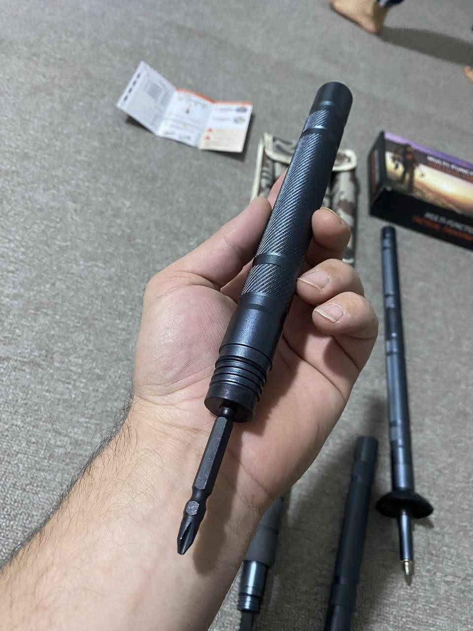 السلام عليكم ورحمة الله وبركاته
BATON 
العنوان: 🏕️ عصا المشي والتخييم التكتيكية متعددة الوظائف – رفيقك المثالي في كل مغامرة!
هل أنت من محبي التخييم، الصيد، أو تسلق الجبال؟ هذه ليست مجرد عصا مشي عادية، بل هي أداة نجاة متكاملة في منتج واحد! 🌲✨
الميزات الرهيبة:
 🛠️ متعددة الأدوات: تحتوي على سكين تكتيكي، حربة صيد، مفك براغي، وفتاحة علب.
 🔥 مغنيسيوم لإشعال النار: مجهزة بعامود مغنيسيوم مدمج لإشعال النار في ثوانٍ.
 🧭 بوصلة دقيقة: لتحديد الاتجاهات وضمان عدم الضياع.
 💪 متانة عالية وخفيفة الوزن: مصنوعة من ألمنيوم صلب مقاوم للصدمات وقابلة للتعديل والتركيب بسهولة.
 🎒 حقيبة تمويه مدمجة: تأتي مع حقيبة قماشية مموهة لسهولة الحمل والتنقل.
📥 الكمية محدودة جداً! للطلب أو الاستفسار، يرجى مراسلتنا على الخاص أو الاتصال بنا.
📍 متوفر التوصيل لكافة المحافظات


**إذا كنت صاحب هذا الإعلان وتريد حذفه لأي سبب، رجاءا أرسل رسالة إلى الدعم الفني**