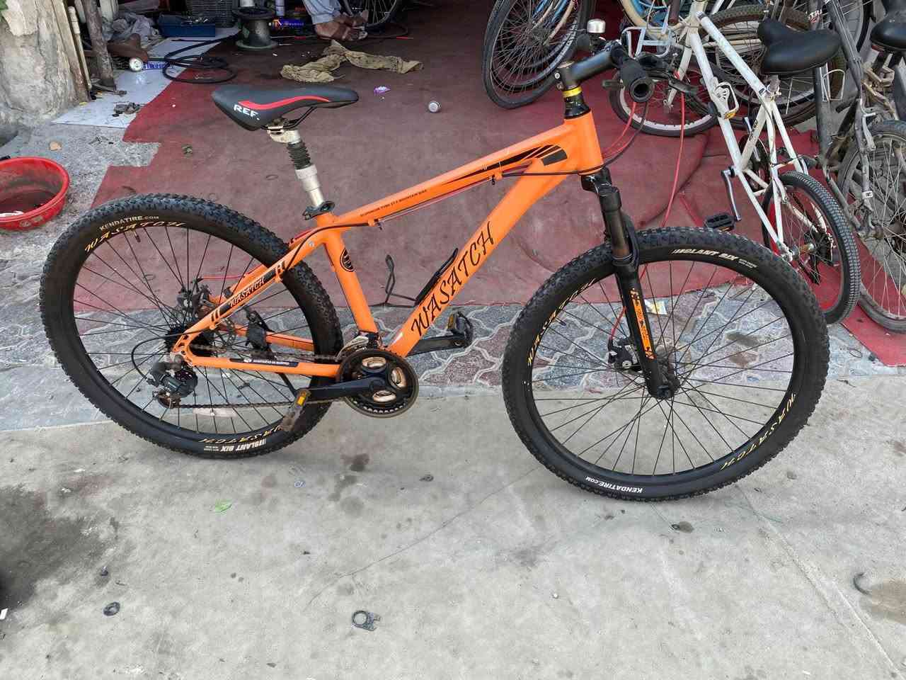 دراجه واستش امريكيه الصنع وايرات دفن قطعه مضلعه سرج دبل متحرك دراجه كلش حلوه الدبل الامامي مجيم بسبب عدم الاستخدام غير مستخدمه بالعراق 
١٥٠ قفل اتصال *********** بغداد الدوره حي دجله
