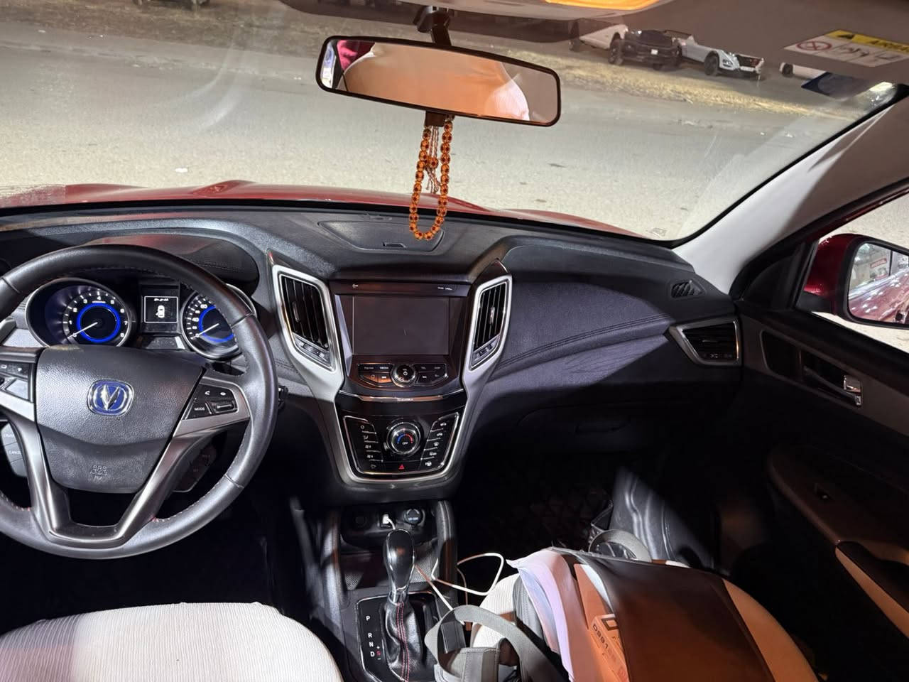 السلام عليكم شانجان cs35 موديل ١٩ فول مواصفات رقم بغداد دولي تحويل مباشر ماشية ٣٠ الف فقط مكفولة وجاهزة من كلشي عدى دحجات خفيفه اموضحة بالصور  سيارة جداً جديدة 
مكانها بالنجف
***********
السعر ١١٥
