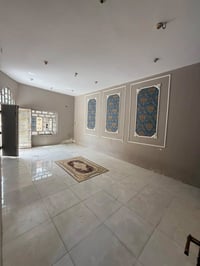 بيت لاجار ارضي مساحه ٢٥٠م يحتوي ع اسقبال و٣غرف منام وصاله ومطبخ وصحيات...
