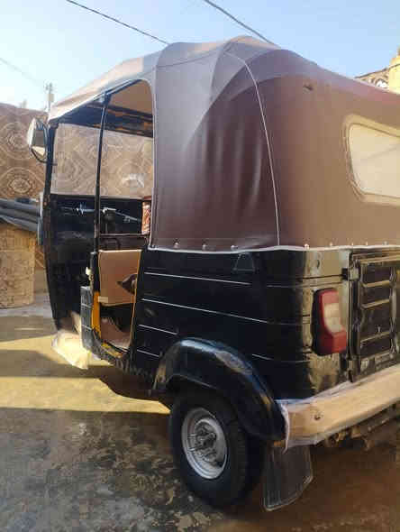 السلام عليكم تكتك للبيع1700 وبيها مجال *********** تكتك بيها نقص ورقتين الماكينه بيها تبخير واسوي لك مكاتب وتكفل لك بها من السرقه وعشائر الورقتين ضاعن عندي
