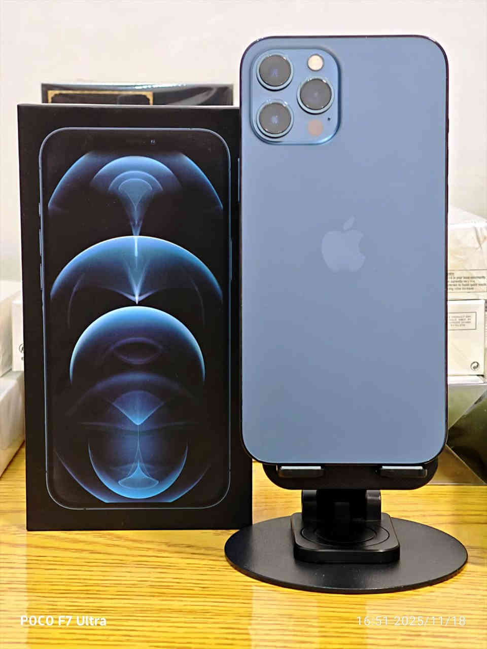 السلام عليكم يتوفر جهاز ايفون 12 برو ماكس ذاكره 256كيكا بايت جهاز جديد كما موضوع في الصوره  استخدام سنه كامله
الجهاز نموذج m. نسبه البطاريه 97 بالميه تتوفر معه جميع الملحقات ♥️😍 سعر 550 الف دينار 
للحجز والاستفسار واتساب او خاص او تعليق 
***********
