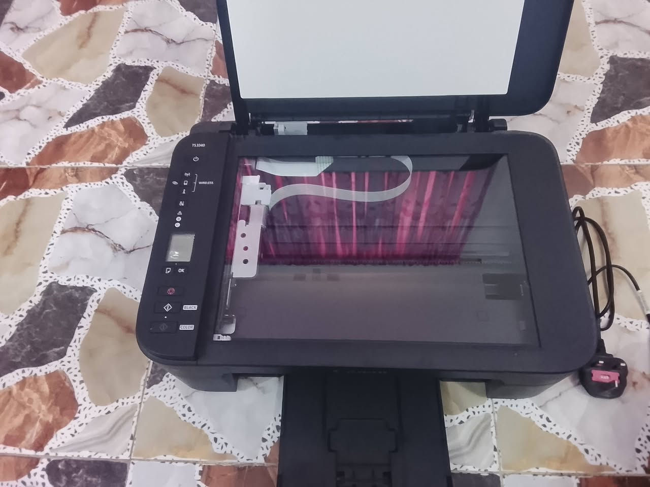 السلام عليكم 

طابعه كانون بكسما ts3300 بعدها بحالة الضمان استعمال قليل نضافه 95٪ كلها شغاله بس الكاترج الاسود يرادله تبديل ويجي وياها الوان وكارت الضمان موجود وتشتغل طابعه وسكنر واستنساخ من الاخير بعدها جديده 

السعر 70 الف وبيها مجال للطيبين 
للتواصل والاستفسار ***********
***********
