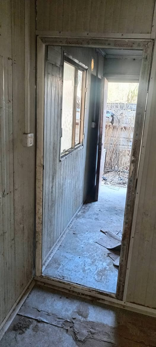 كرفان  بي غرفتين  القياس  8 متر في 4 متر  مستعمل. جاهز مابي نقص  مكان كررلاء  شارع الحافض
السعر مليون وثمنميه   
اي استفسار  اتصل 
‏‪***********‬‏
