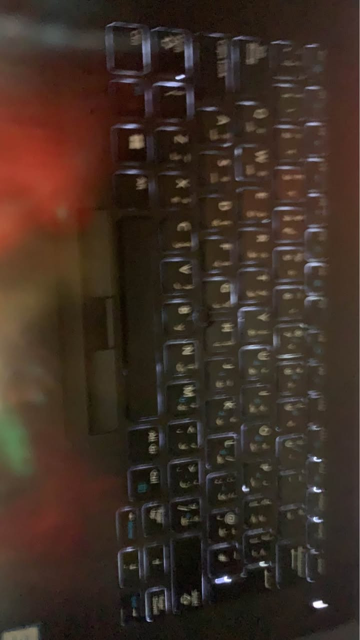 :کارت شاشە hd520
 پرۆسێسەر: Core i5 Gen 6
 ڕام: 8GB DDR4
 هارد: 256GB M.2 SSD (زۆر خێرا)
 پاتری: زۆر چاکە و شەحن باش ڕادەگرێت
 زیادکراوەکان: پەنجەمۆر + لایتی کیبۆرد (Backlight)
تێبینی:
 کیبۆردەکەی کار ناکات (دەتوانیت کیبۆردی دەرەکی بەکاربهێنیت یان چاکی بکەیت).
 پەڵەیەکی زۆر بچووکی سپی (White spot) لەسەر شاشەکەیە، بەڵام کێشە بۆ بەکارهێنان دروست ناکات.
 💵 نرخ: 160,000 دینار (١٦٠ هەزار)
 📍 شوێن: بەردەڕەش (Bardarash)
 📞 ژمارەی مۆبایل: ***********
📥 بۆ کڕین تەلەفۆن بکە یان نامە بنێرە.                Windows 10 active و.      شاشە ipsFHD اكر, نينوى
