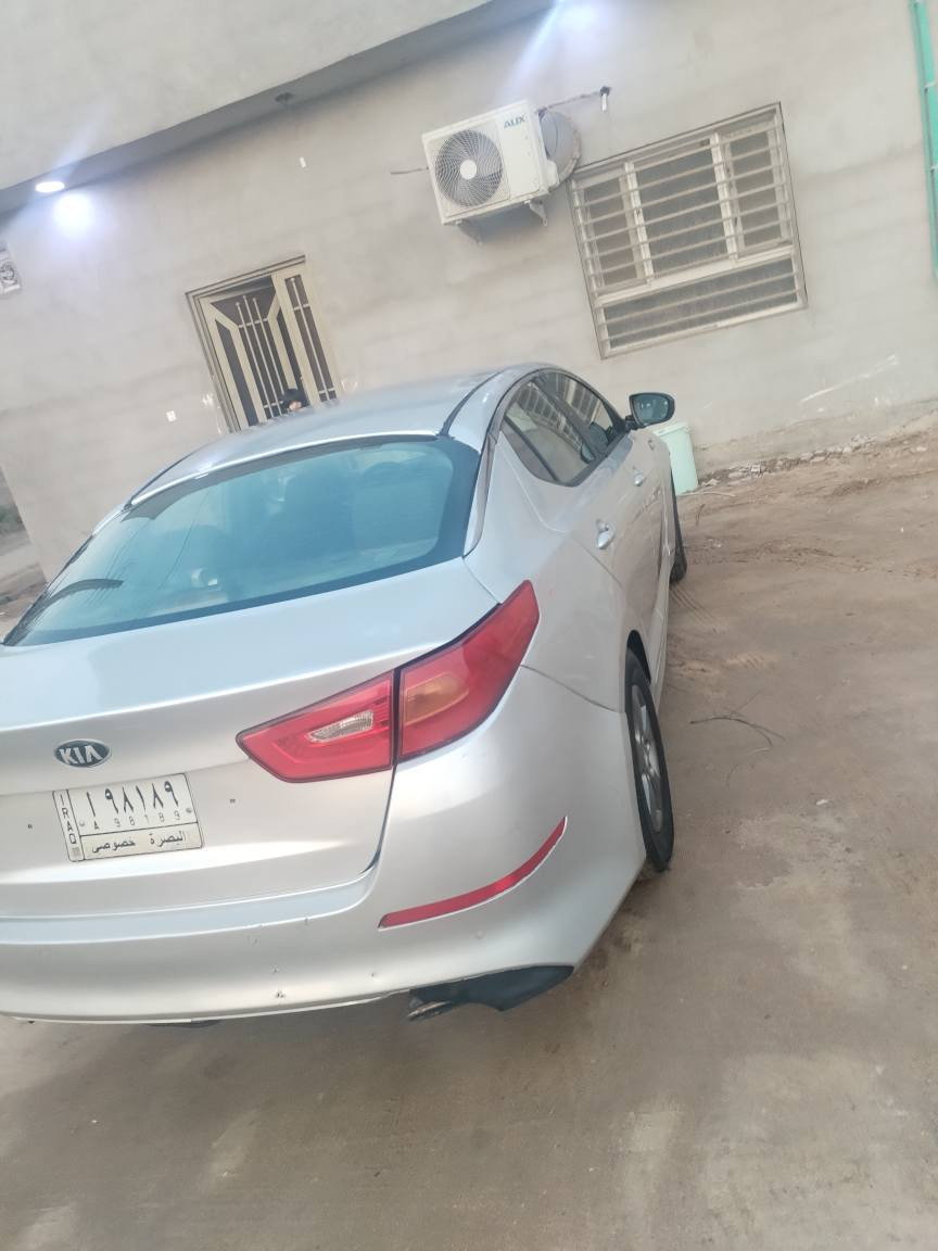 السلام علیکم .K5 للبيع فقط موديل 2015 سياره   سنويه جديده بسمي جاهزه للتحويل رقم بصره لعلم السياره متجايه بس ما اثر على الشاصي سليم السعر 88 ورقه وبيه ابيع شوفه العين كوم حديد ماعدا التحويل مجال للاستفسار *********** مكان السياره البصره
