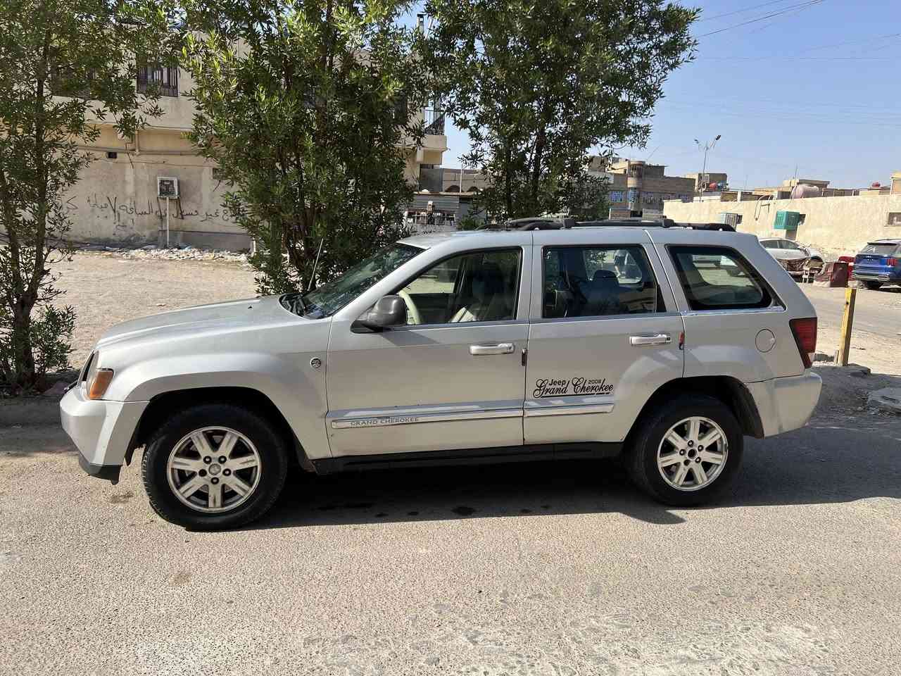 جيب لاريدو 2008 محرك  Limtid 8V 4700 فول مواصفات
1/1 فتحه سقف كشنات كهرباء تدفئه بلكشنات شاشه كامره تحكم ستيرن فور ويل تبريد ثلج  قطعتين  دشبول صاج ترايك من زاخو للفاو كير صدر اكسل مكفول ماشيه 180 km بيها صبغ حزام 4*4 غرفتهه حلوه رقم بغداد الماني سنويه صارلهه ٧ اشهر من ساقطه سعر75ورقه وبيها مجال بسيط جدآ حك الجيه/بغداد/مدينه الصدر ***********
