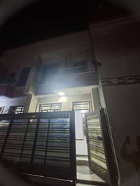 اللايجار 60 متر  يحتوي على صاله  مظبخ خدمات 3  غرف نوم  يجاره 750  078...