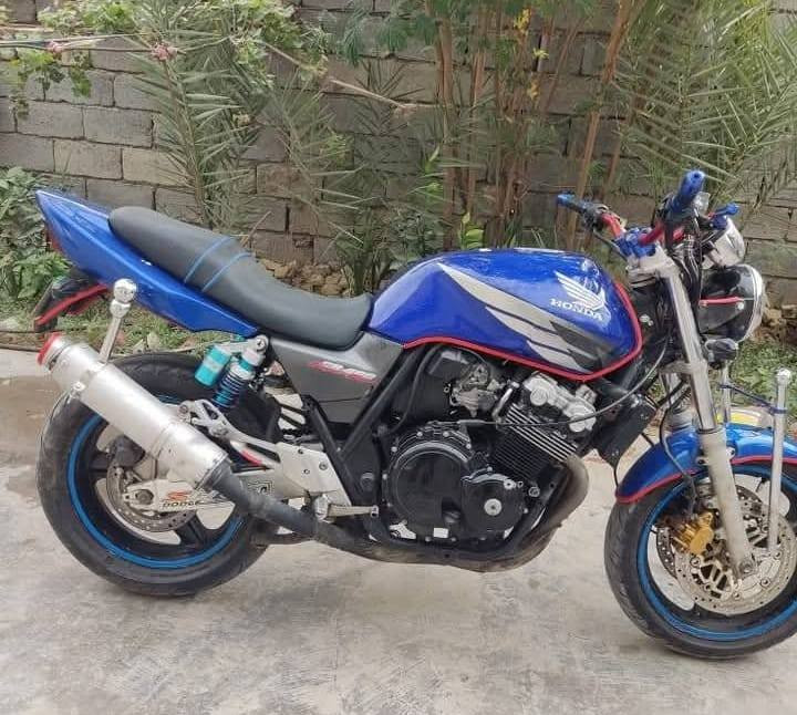 السلام عليكم متاح
هونده سيبي فور 400 موديل 2007 مكمركه 
دراجه مكفوله مكاني رمادي خمسه كيلو 
السعر 15وبيه مجال
اتصال ***********
