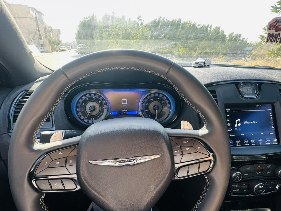 اوباما 23 S فول مواصفات تفاصيل ***********
تشغيل عن بعد 
بصمة ابواب 
ترحيب عند الاقتراب 
اشارة بالمري 
كشنات كهرباء 
كشنات حار بارد 
كشنات حضن 
كشنات جلد 
بنراما 
حساس امامي خلفي 
شاشة جبيره كار بلي 
صوت سماعات 🔊 ودمام بصندوق 
كاميرا دواره 
رادار 360 
مثبت سرعه 
شفتات استيرن 
كير 8نمر 
محرك 3.6 
ماشيه 18الف اخت جديده 
 
صور حادث خاص 
وسعر مناسب 
حادث جاملغ خلفي وباب خلفي 
بجم كبس 
تحويل ثاني يوم 
مكان سيارة بغداد 
تفاصيل اكثر 
*********** متواجد وات ساب
