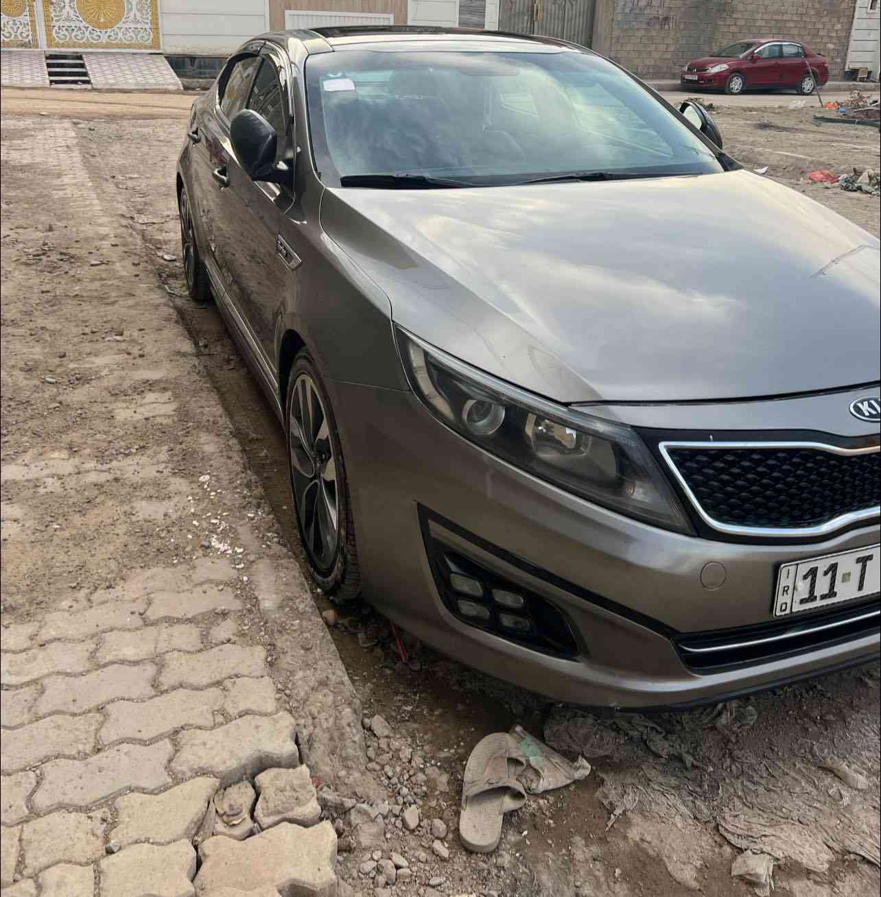 السلام عليكم
كيا اوبتما موديل 2015 امريكي 
سيارة جديده 

مواصفات sx معروفه تجي فول بصمه بنوراما قطعتين تبريد ويل كب 18 رياضي سيارة مال بيت ما مخلي بيها اي نقص زنون بلادي ابيض كهرباء كله شغاله استخدام شخصي 

سيارة ضررها فقط صبغ قطعتين باب سايق وخلفي يعني لا معجون ولا تعديل للجماليه وشبر ب بنيد كرت

ممشاها 96 الف حقيقي رقم بغداد دولي جديد مميز رقمين مكرر اخوان سيارة للبيع 120 بيها مجال 

م/ *********** / رمادي
