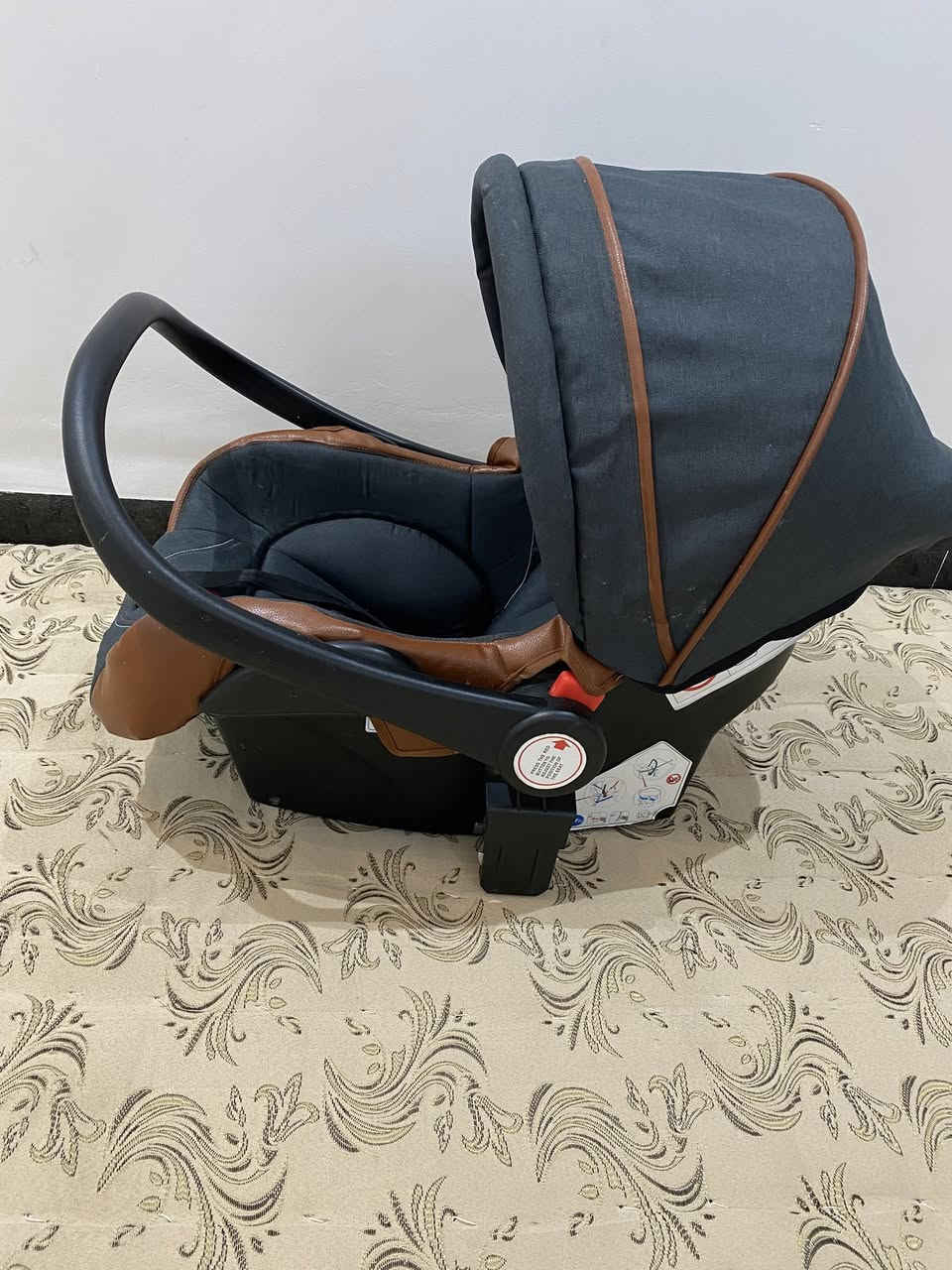 كرسي سيارة  ماركة واخو جديد يكفي لحد سنة وهو كرسي هو كريكوت يرهم لان هزاز يدوي


**إذا كنت صاحب هذا الإعلان وتريد حذفه لأي سبب، رجاءا أرسل رسالة إلى الدعم الفني**