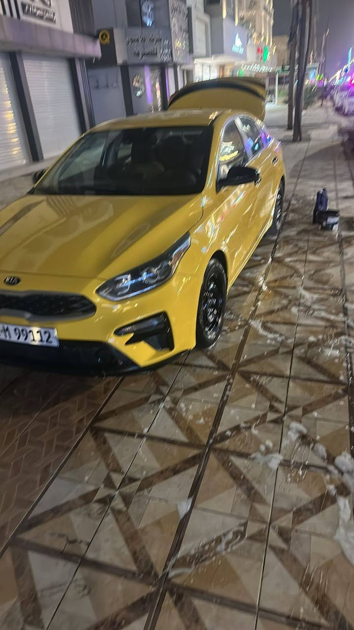 سلام عليكم فورتي موديل 19 وارد كندي رقم الدولي الجديد بمسي تحويل ثاني يوم مواصفات كشنات تدفئه  ستيرن تدفئه قبل كم يوم سويتلها إدامه كامله سياره خير من الله مبدل كير ايتي مفتوحه بيها رواجز محرك 2000 دوش ضربتها جاملغ خلفي وجاملغ إمامي بدون داخل بل عراق ***********
