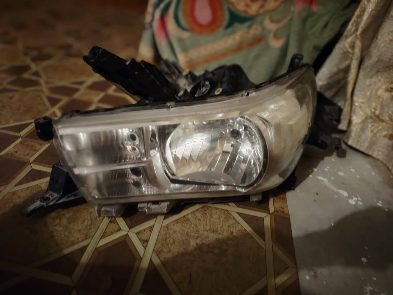 سلام عليكم لايتات هايلوكس يرهمن من 2016 الى 2025 مال شركه مكاني البصره سفوان تواصل ***********٨
