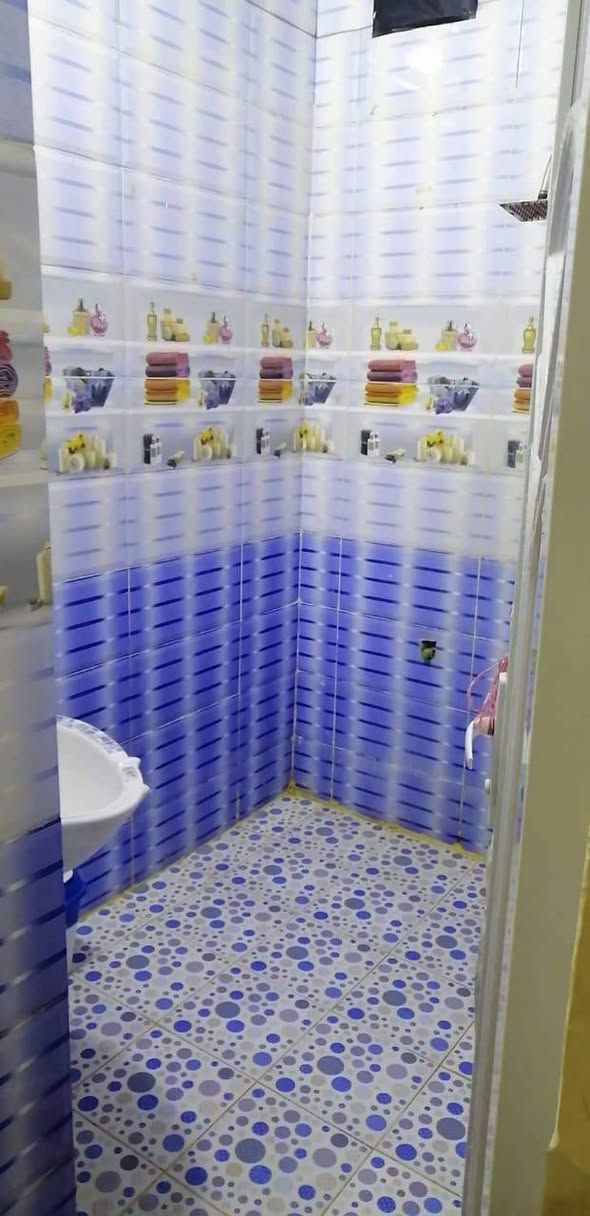 مشتمل للبيع رقم معامله واصله للتقييم  مساحه 100 متر الواجه 5 والنزال 20 متر نعاوند الاوالى خلف اسواق الكفيل مباشرتا 
***********
***********
