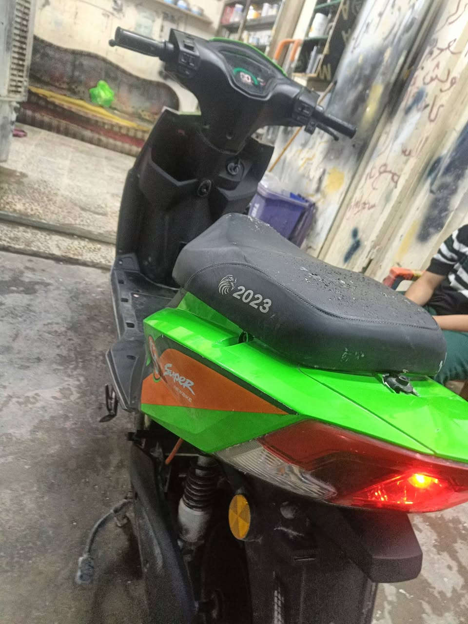 دراجه شحن سكنس نضيفه 
5 بطاريات 
كلشي شغال بيهه 
السعر 650 وبيهه مجال بسيط الي شراي يدخلي 
رقمي واتساب ***********
مكاني بغداد الشعب حي التجار شارع الاسواق المركزيه مقابيل كليه الأمام الكاضم
