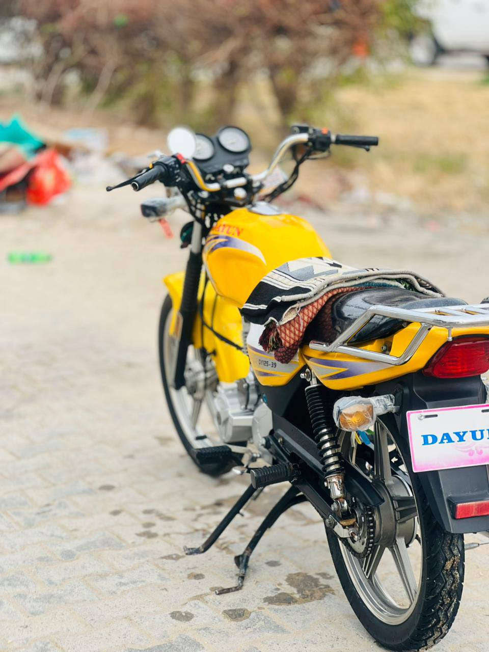 سلام عليكم دايون عضم لون ليموني موديل 22اوراق اصولي بسمي متواجد خاص *********** وتساب
فقط
