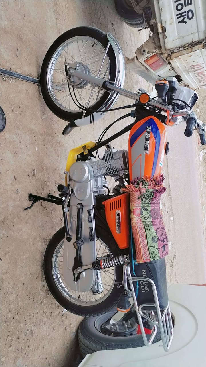 السلام عليكم للبيع نامه امتياز موديل 27 زيروو بعدهه اوراق كامله منفيس وصل معرض تروح ترقم مكفوله كفاله عامه من الشخط لون مميز السعر 750 وبيه مجال الشراي يتصل وبيه خير ويدلل خاص مغلق ***********
