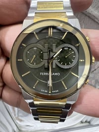 للبيع ساعة Salvatore Ferragamo من تشكيلة Sapphire الفاخرة، تتميز بتصمي...