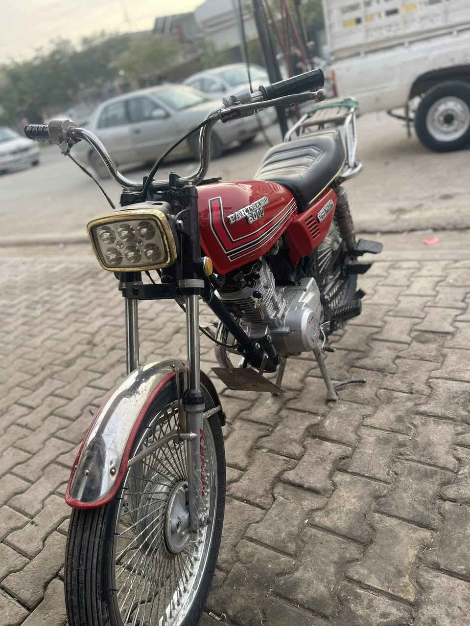 السلام عليكم شباب دراجه رياضي للبيع نضافه فول محركه نعمه لا تبخير ولا تنقيص السعر 375 وبيها مجال للطيبين الاستفسار ع رقم ***********
