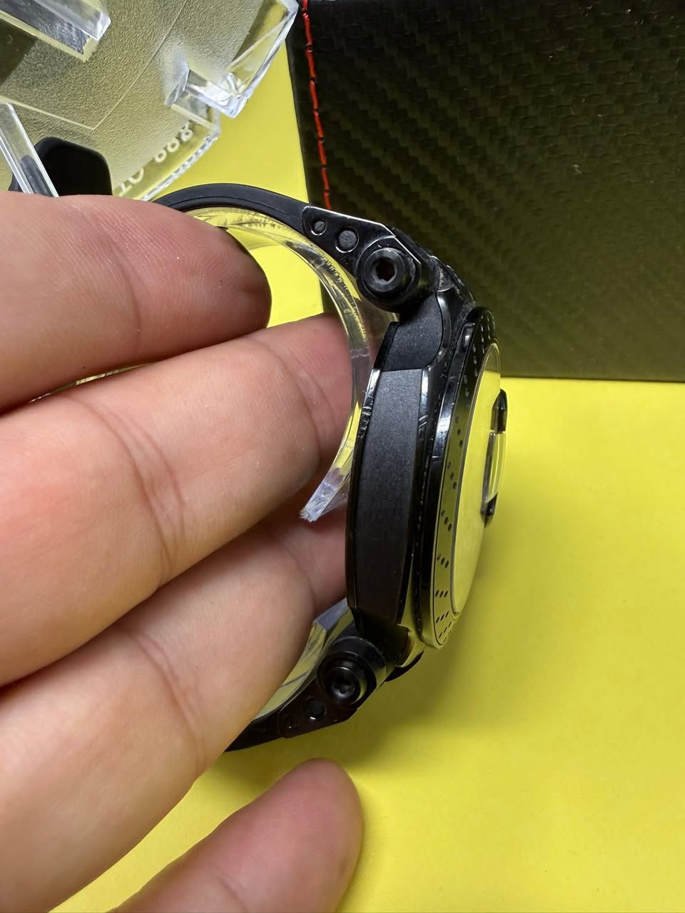 لأصحاب الذوق الرياضي والفخم! 🔥
ساعة تيسو تي-ريس أصلية Tissot T-Race Chronograph Black للبيع 🏁⌚الإصدار: الطبعة الرياضية باللون الأسود الكامل (Full Black) المستوحاة من سباقات الدراجات النارية (MotoGP).الصناعة: سويسري أصلي 100% (Swiss Made) 🇨🇭.المواصفات: زجاج سافير ياقوتي ضد الخدش مع عدسة مكبرة للتاريخ، هيكل مطلي PVD أسود مقاوم، كرونوغراف كامل، ومقياس سرعة (Tachymeter).الحالة: مستعملة بحالة نظيفة جداً، الماكينة والعقارب والعدادات كلها تعمل بدقة الوكالة وبانتظام.السير: ربل (مطاطي) رياضي مريح وفخم.السعر: (300$) (قابل للتفاوض البسيط جداً بعد المعاينة).


**إذا كنت صاحب هذا الإعلان وتريد حذفه لأي سبب، رجاءا أرسل رسالة إلى الدعم الفني**