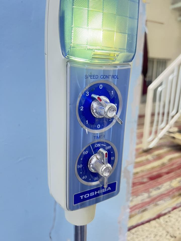 مروحة عمودية نظافة ٩٥ ٪؜ سعر ١٠٠ الف 
‭٠٧٧٦ ٥٩٩ ٢١١٦‬  
تواصل ويات ساب مكان بغداد ‬
