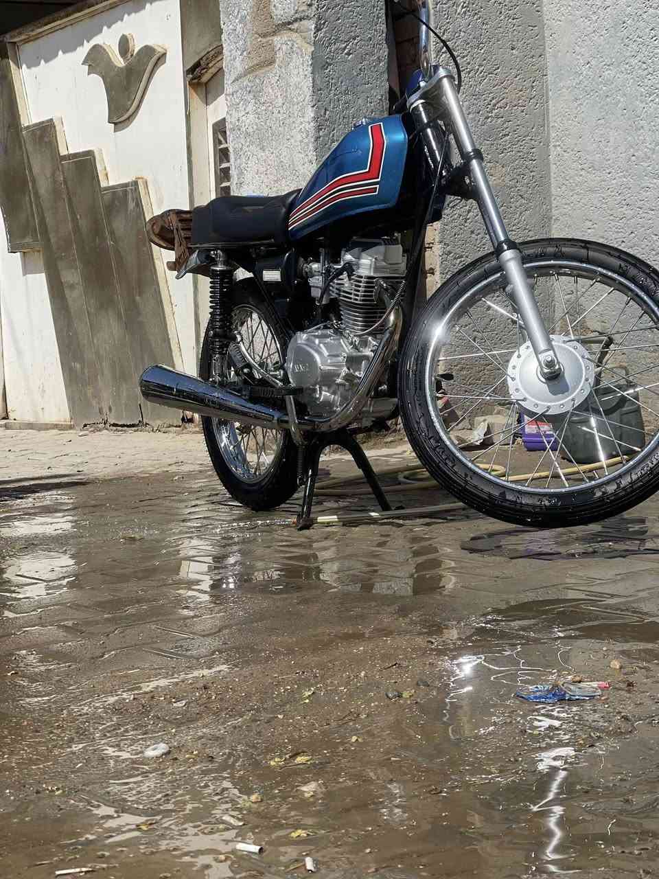 سلام عليكم اربع كير اوراق اصولي شاصي برفاز مديل ١٣ تعيمر جديد ٢٥صالهة شهر من معمرة السعر ٩٥٠ وبيه مجال حك الجية  وصفاحيات زرق 
الرقم *********** بس واتساب
العنوان الديوانية حي العسكري
