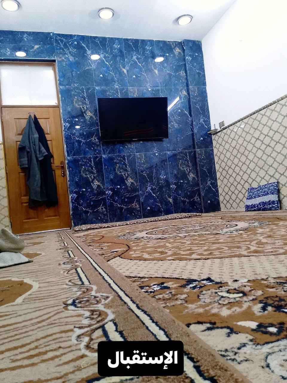 السلام وعليكم ورحمة الله وبركاته
اللهم صل على محمد وآل محمد 

#الدار_للبيع المساحة 150 متر طابقين كامل 
طابو زراعي سند٢٥
 (الواجهية ٧,٥ متر والنزال ٢٠ متر) 

يحتوي الطابق #الارضي على كراج واستقبال وصاله ومطبخين (حار وبارد ) وغرفة نوم وحمام وترك وتواليت خارجية 

الطابق #الثاني يحتوي على ثلاثة غرف نوم وصالة وحمام وتواليت

#البناء رفت وطابوق الجمهوري ودرجة أولى 

#العنوان بغداد الرئاسة العبيدي قرب السوق 

رقم التليفون ***********

يوجد واتساب (ابو حسام العطواني)
