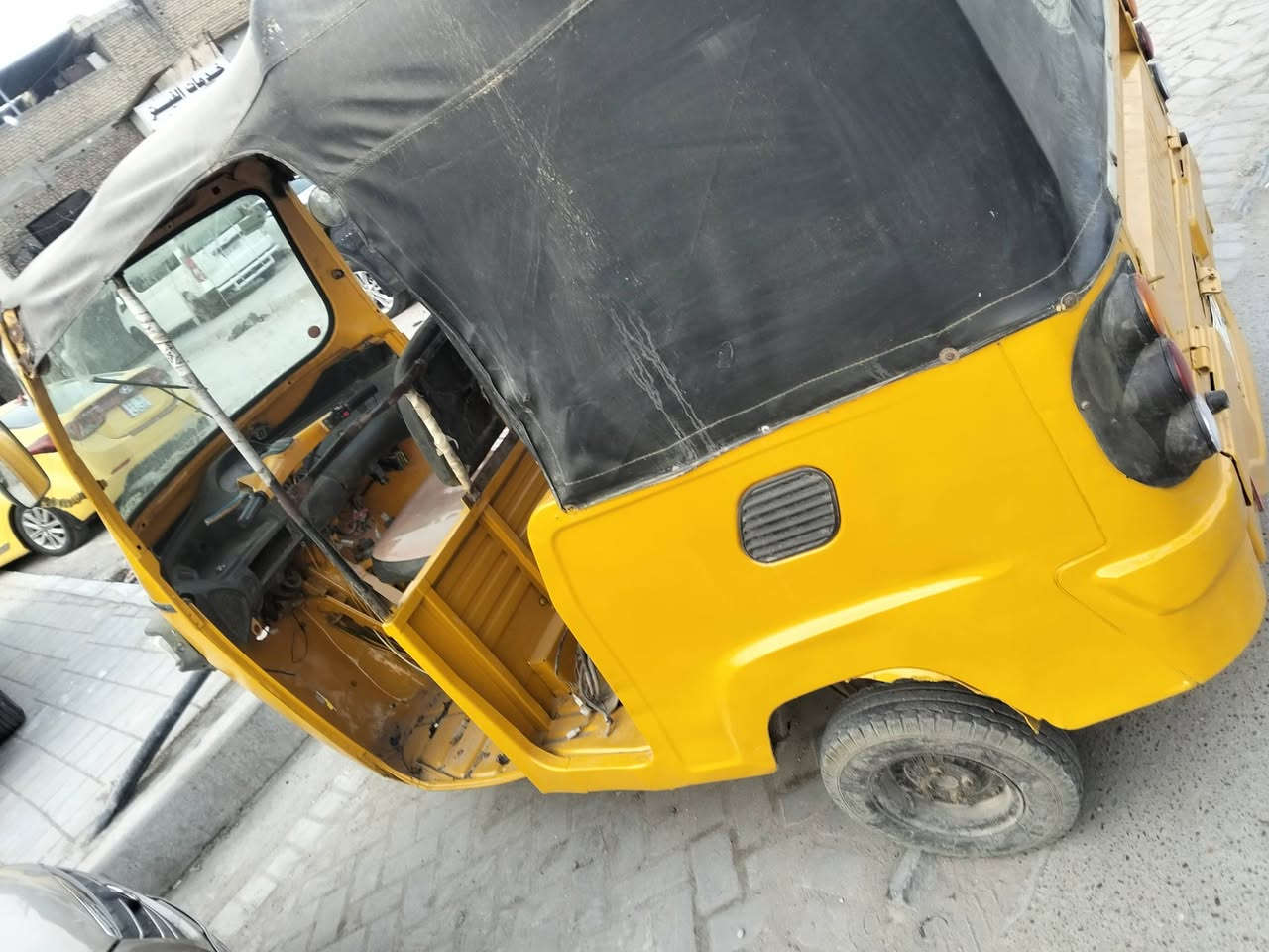 سلام عليكم تكتك بياجو للبيع مستعجل على بيعته التكتك نضيفه و حلوه كهربائيات شغاله موديل2018 سعر 1700رقم بلديه اوراق كامله الرقم ***********
