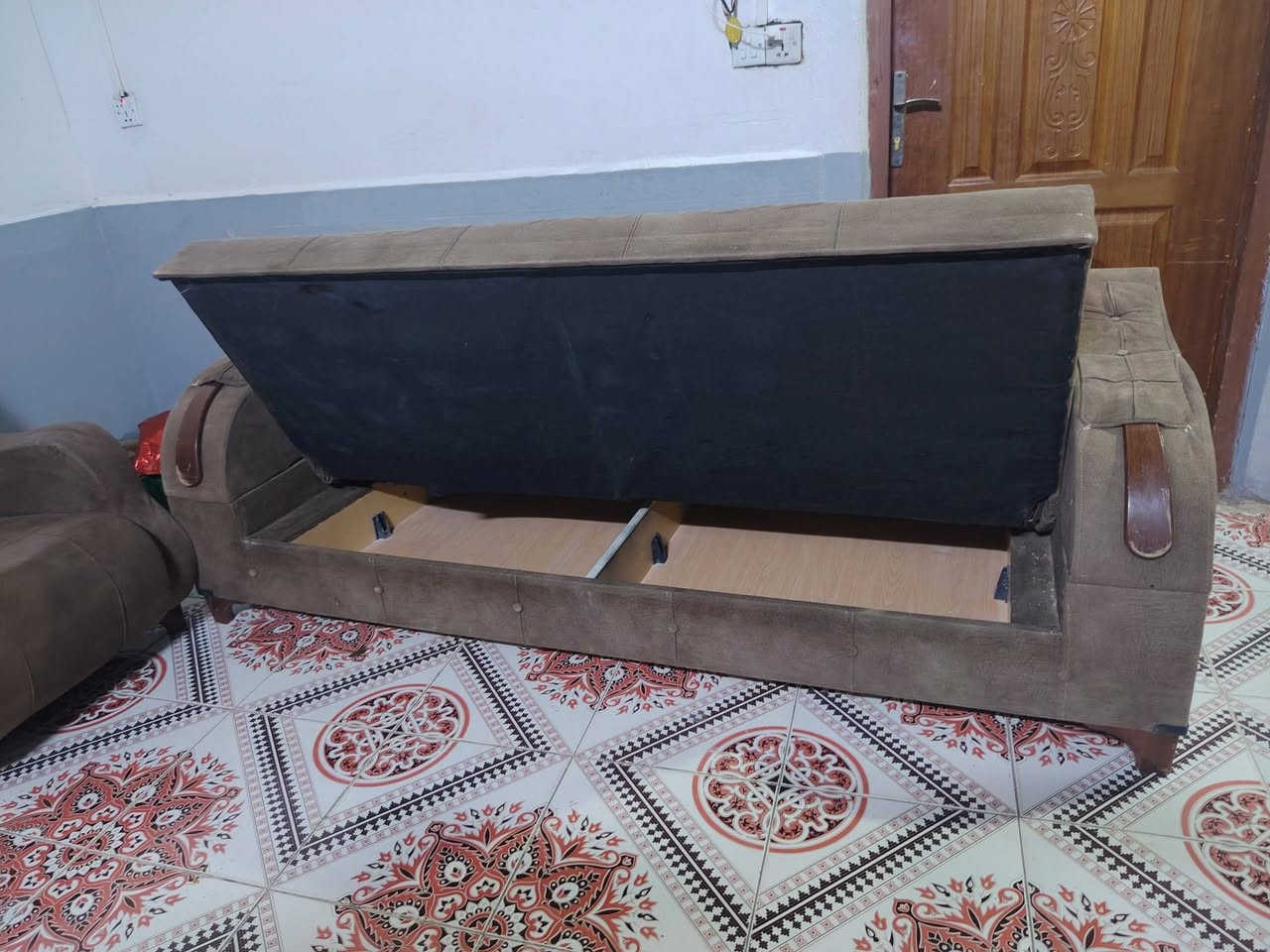 تخم تركي بي مخزن نظيف مابي شي خمس قطع عشر مقاعد ب٢٥٠ العنوان داخل الديوانية


**إذا كنت صاحب هذا الإعلان وتريد حذفه لأي سبب، رجاءا أرسل رسالة إلى الدعم الفني**