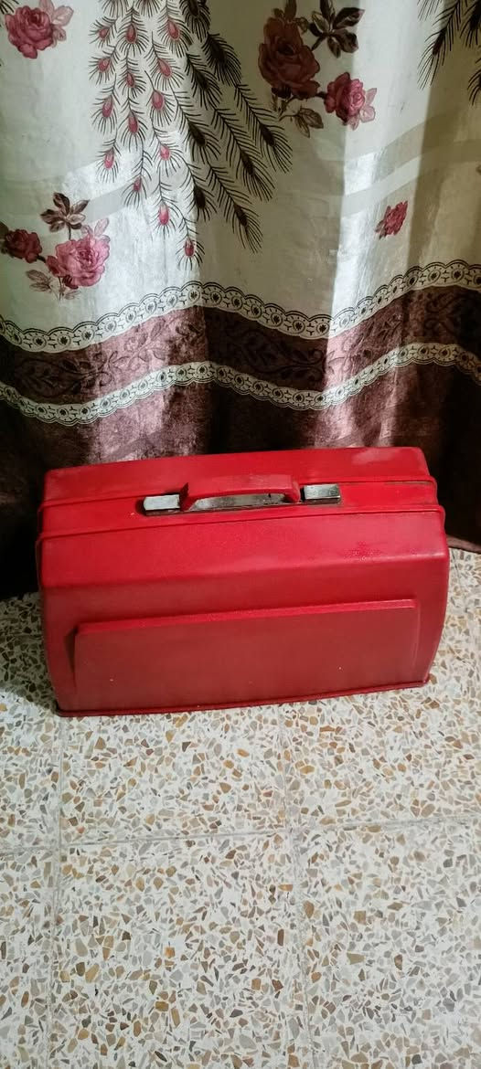 للبيع ايطالي شغاله خياطه عدل او زكزاك نضيفه حيل
***********)
***********
