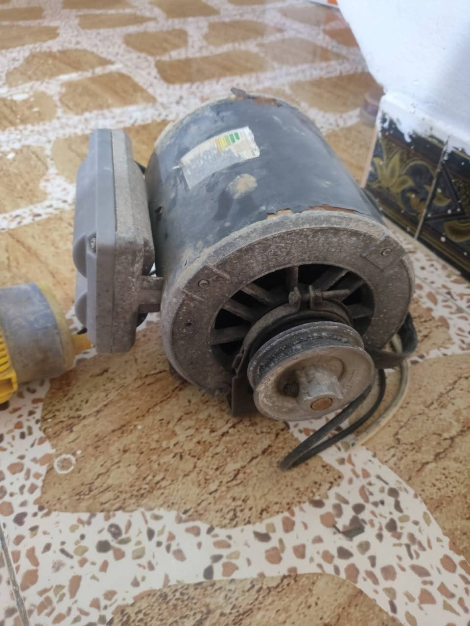 المبرده كلش نضيفه حجم 1 ونص البارحه بدلتلها ليف سعرها 100 قفل .. الماطور هم للبيع قيم واخذ طبعا شغال


**إذا كنت صاحب هذا الإعلان وتريد حذفه لأي سبب، رجاءا أرسل رسالة إلى الدعم الفني**