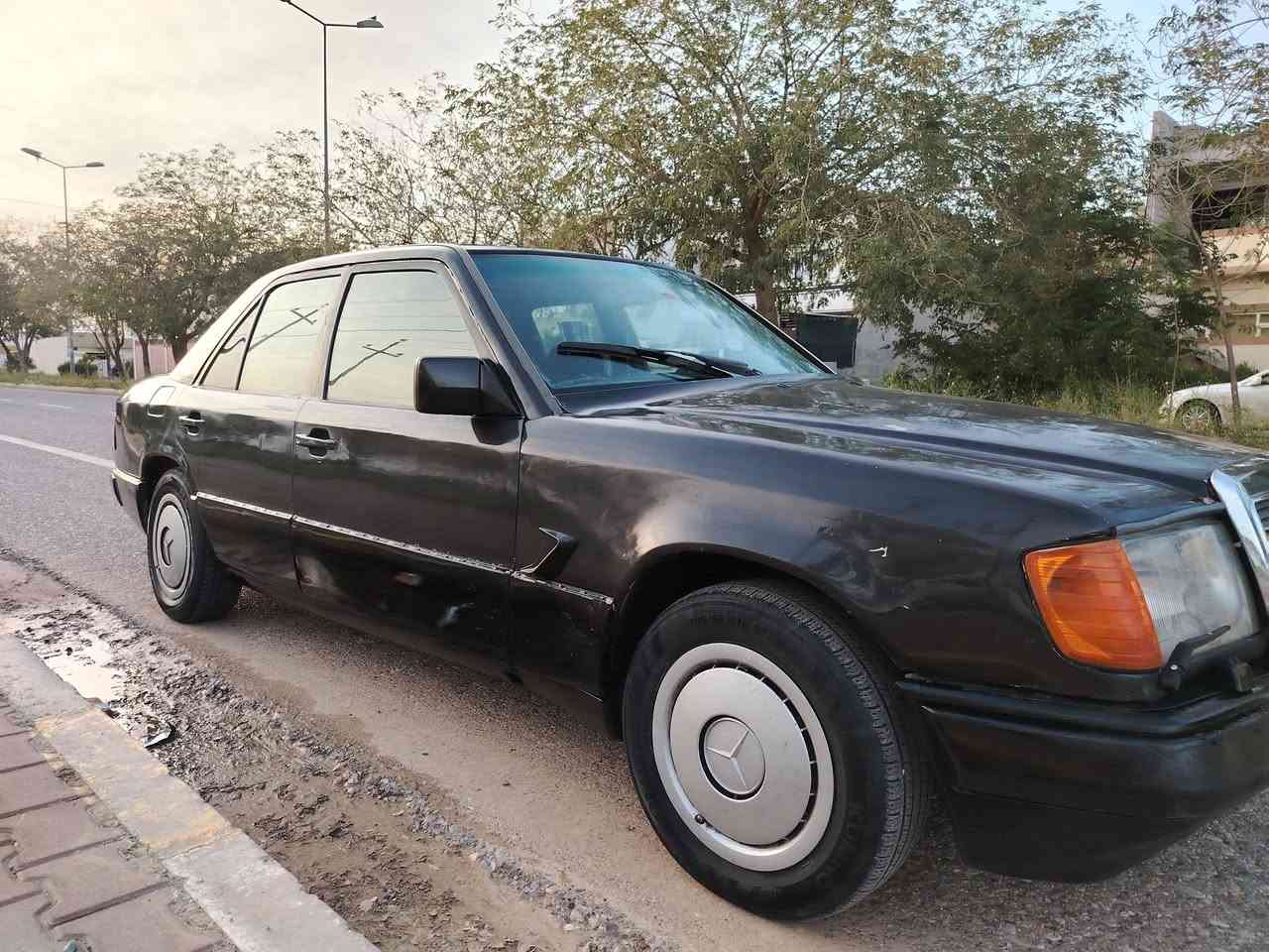سڵاوتان لێبێت
مار سیدز 3000 مۆدیل 1989یە 
سەنەوی و وەکالەتی لەگەڵە بێ کێشەیە 
ویلی تازە 4تایەی تازەی لەژێرە سەتا 70پێوەیە
دوو جام کارەبایە  و سڵایتە ناو ڕەشە 
دەعم و لێدرا و وەرگەراو بەشەرت 
گێڕومەکینە و ئەکسڵ بەشەرتی 100فیتەر
مەکینە دوو نیوە بەتەیە تۆ ماتیکە 
بۆ فرۆشتن و گۆڕینەوە بەشتێ بەدڵم بێ
سعری 35گڵایە مەعمەلەیە برایانە 
شوێن کەلار . ڕزگاری 
***********بۆزانیاری زیاتر بجوکیتان دەکەم
