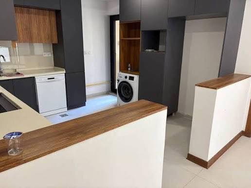 شقة للبيع مجمع الروان
عماره R3
طابق 3
المساحه 200  متر
اطلاله نصف خارجيه وكما موضح في الصوره
مؤجره و الايجار الشهري 800 دولار
مجهزه بمطبخ و غسالة ملابس وغسالة صحون و سبالت

السعر   335 مليون 
واصل  310 مليون 
باقي 25 مليون اقساط
من المالك مباشرة
***********
