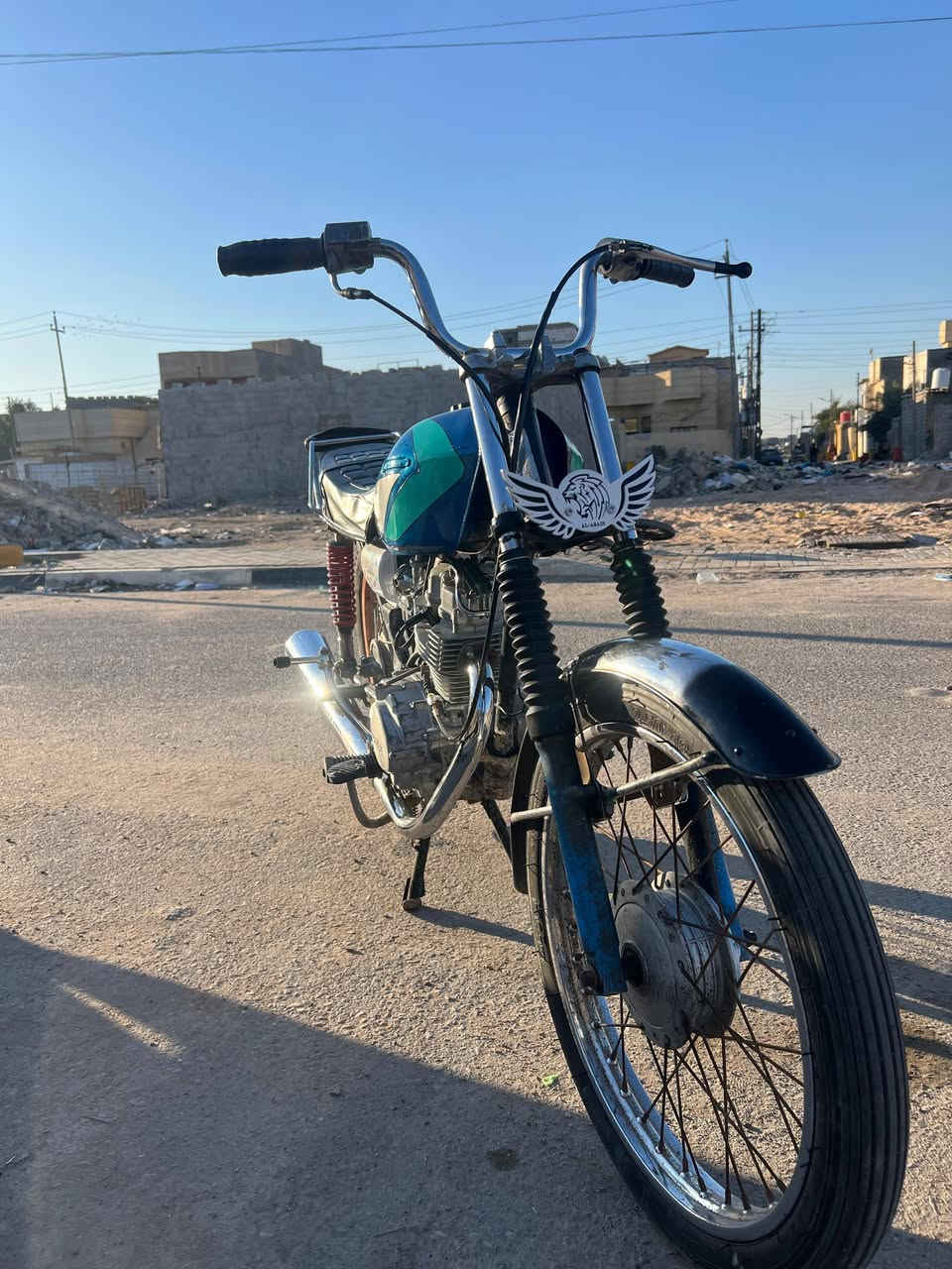 السلام عليكم دراجه ايراني برفاز للبيع اوراق كامله تعال ورقم مديل 2018 الدراجه برغي ما ناقصهه المكان البصرة القبله السعر 500وبيها مجال الرقم ***********
