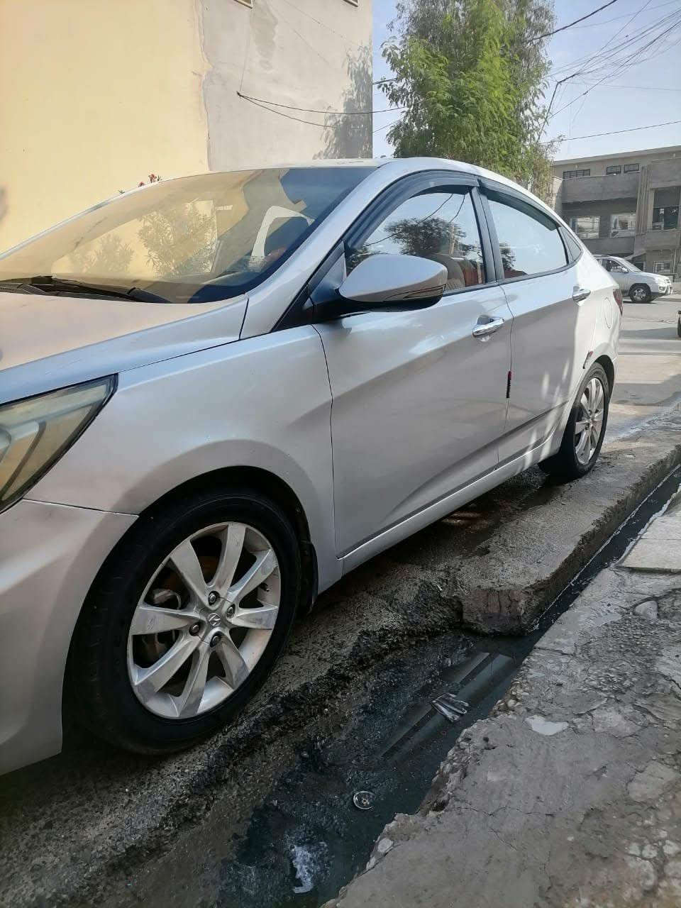 السلام عليكم
للبيع سيارة اكسنت موديل 2016
 باسمي شرط التحويل 

رقم نينوى دولي 

ثلاث قطع صبغ اثر شخوط وطخات بصيط بدون دواخل شرط

مواصفات السيارة 

محرك وكير شرط 

كير اوتو 

تحكمات استيرن
 بصمه تشغيل عن بعد
 تبريدثلج
 تدفئه شغاله
 شاشه اندرويدكامره دواره
 منضومة لايتات زينون

 السيارة فول مواصفات عدا الفتحه
  وارد خليجي محرك دوش كير اي تي

السيارة جاهزة وعليها ادامه كامله 

السعر 115 وبيها مجال تجي تشوفها وتدلل 

الي يحب يستفسر على هذا الرقم وبي واتساب 

***********
