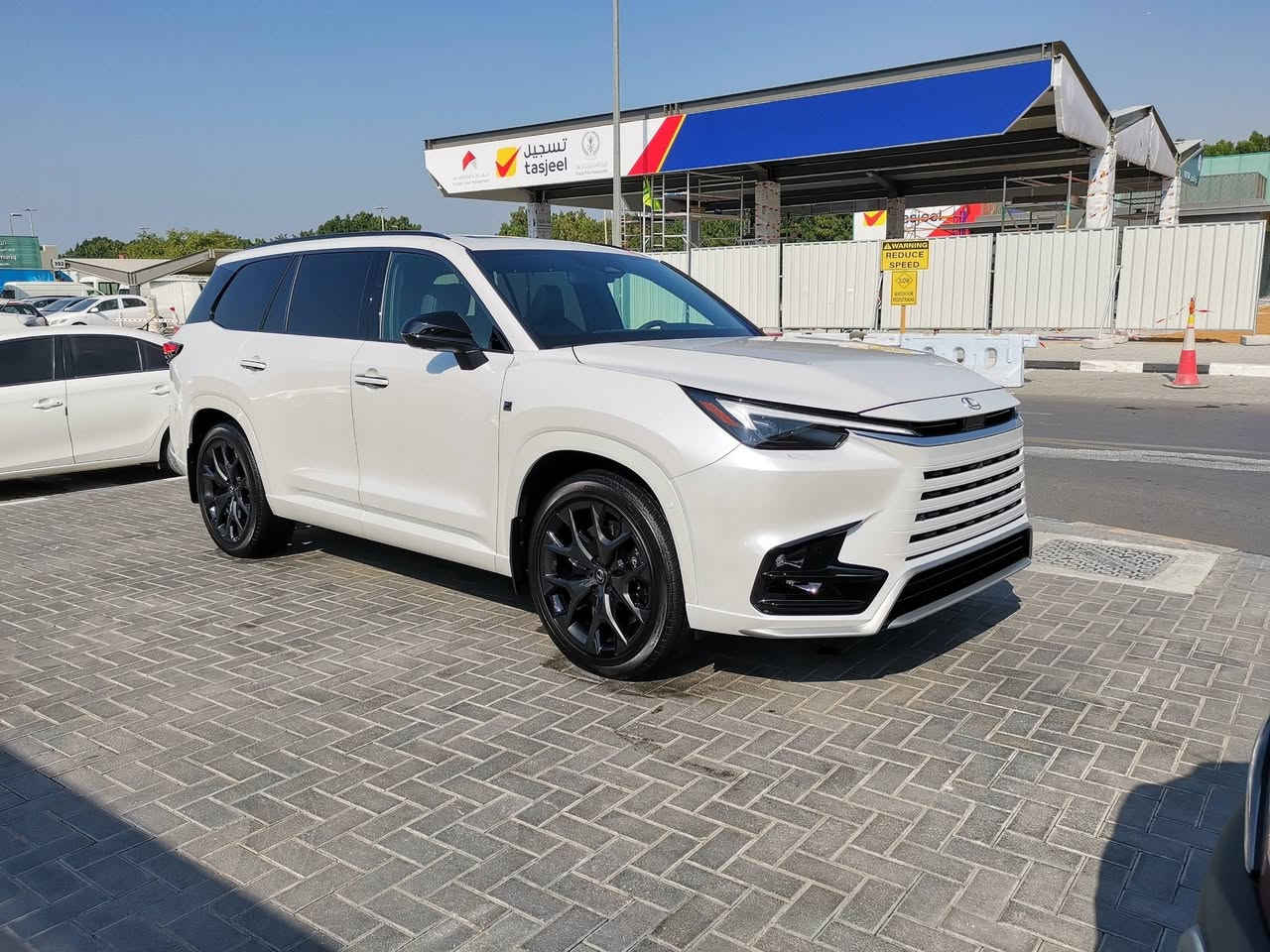 للبيع  🔥 الوحيده بالعراق  كله   مكفوله كلين تايتل 
 فول مواصفات
lexus TX500h  F1 sport direct4
حجم المحرك500  توربو و هايبرد   
قوة الحصانيه ٣٦٦ حصان
 موديل 2024 
هايبرد ماكسHybrid MAX
ماشيه 13 الف فقط 
مغلف ppf امريكي 
مواصفاتها 
اربع كشنات تبريد  و تدفئة 
ستيرن تدفئة
خمس كاميرات
داتاشو 
360°رادارات
اوتو بارك
سياقة ذاتيه auto pilot
حساس العيون مع نضام face id 
تواير خلفي يفتر مع ستيرن 
ابواب شفط 
كشن خزن 
ستيرن كهربائي 
شحن لاسلكي  
السياره مرقمه دهوك  رقم دولي   
مع موافقة تضليل  %80
مكانها دهوك  
سعر $68000
*********** واتس اب 
*********** اسيا
