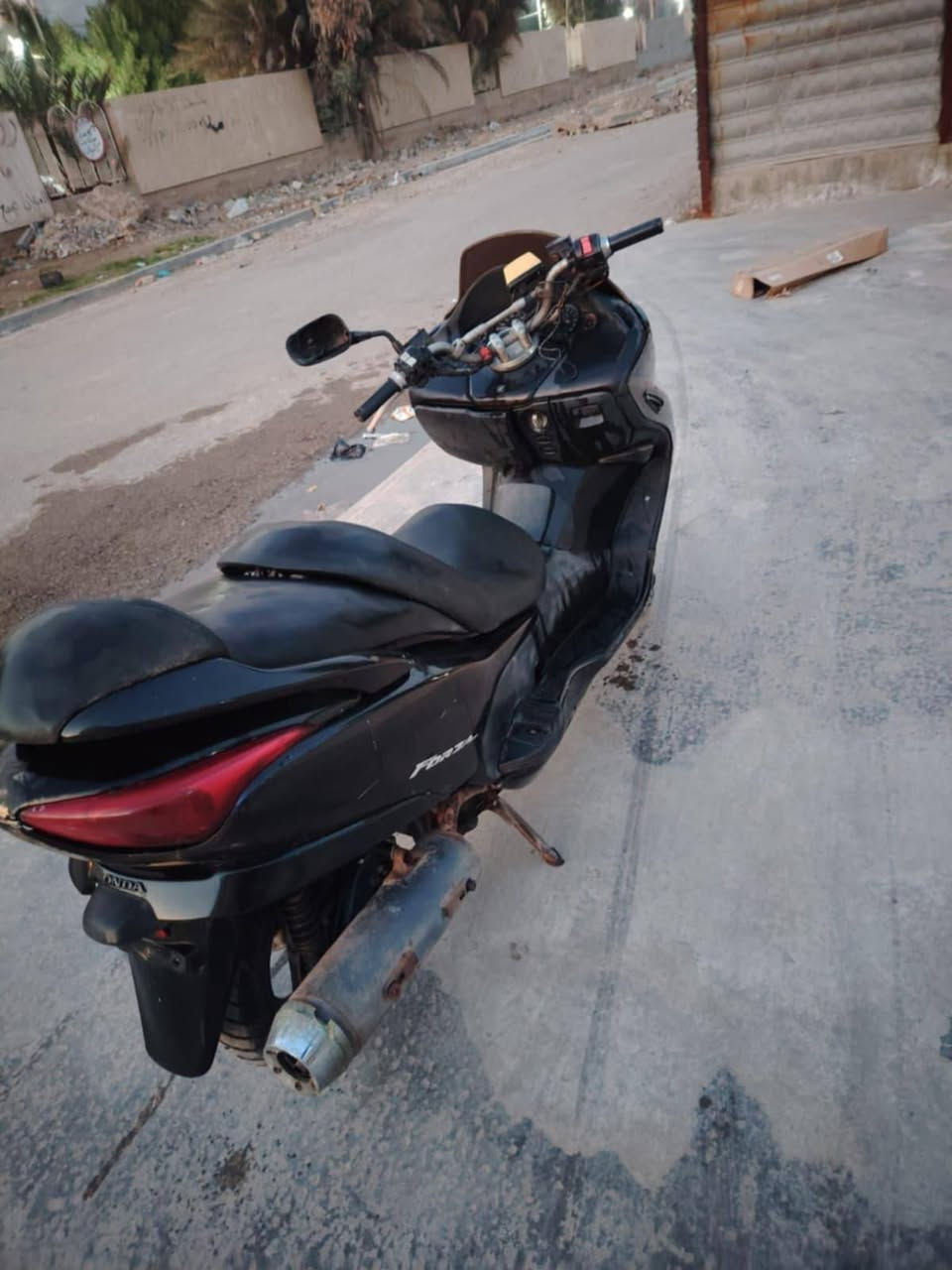 سلام عليكم شباب البيع فورزه 08 كير ملغي كلجات جدد اصليات شلعه ومعدل مكينه مكفوله من تبخير ونتقيص ونضوح كهربائياته كلها شغاله باتري جديد زوج تايرات جديد والكشر نضيف شوفت عينك دراجه تركتها فتره وحاليا تشتغل بس تخربط الرون يصير واحد ونوب ينزل تدريجيا وتطفه ابيعلك هل موجود السعر(450) شراي يتصل واني بخدمته(***********) مكاني بغداد جسر ديالى الجديد كرغولية
