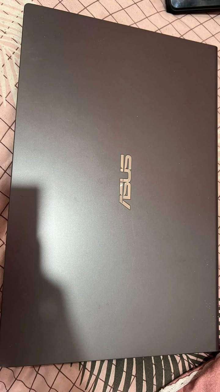 لابتوب ASUS بحالة جيدة، مناسب للدراسة، التصفح، برامج الأوفيس، والمحاضرات الإلكترونية. أداءه بسيط ومناسب للاستخدام اليومي بسعر مناسب 
تواصل ***********
