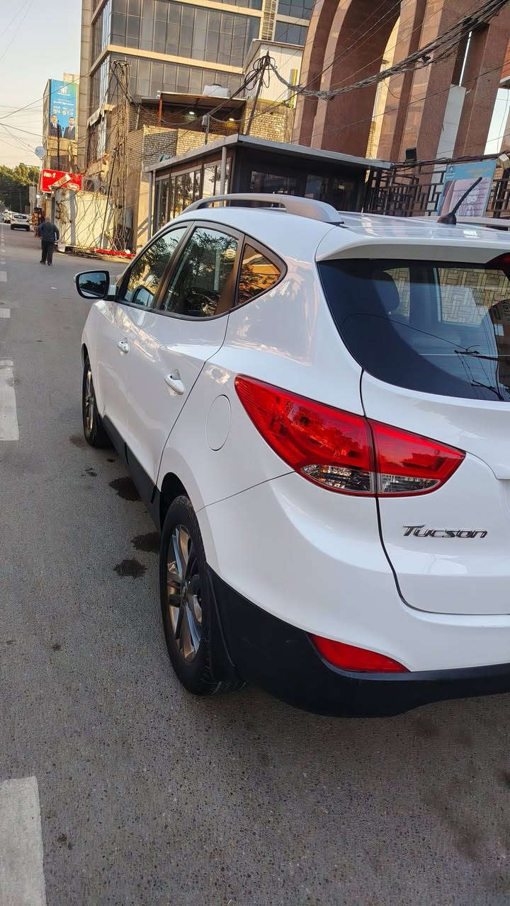 سلام عليكم تقبل الله صيامكم 
للبيع فقط . توكسان خليجي 
موديل 2015 مواصفتها معروفة 
محرك 2000 مامفتوح ع الشركة 
ماشية 130
السيارة مكفولة من الحادث والصبغ والتبديل والبارد حتى الدعاميات
سونار مرفق مع الصور . صارلها ٤ سنوات عندي
سنوية بسمنا رقم انگليزي بغداد هزة جديدة تبريد ثلج مابيها اي نقص خير من الله .ناعمة كلش  سعرها ١٥٣ بيها مجال بسيط حگ جيتك مكاني بغداد دورة شراي اتصل وتعال شوفها وافحص براحتك ... 
***********
***********
