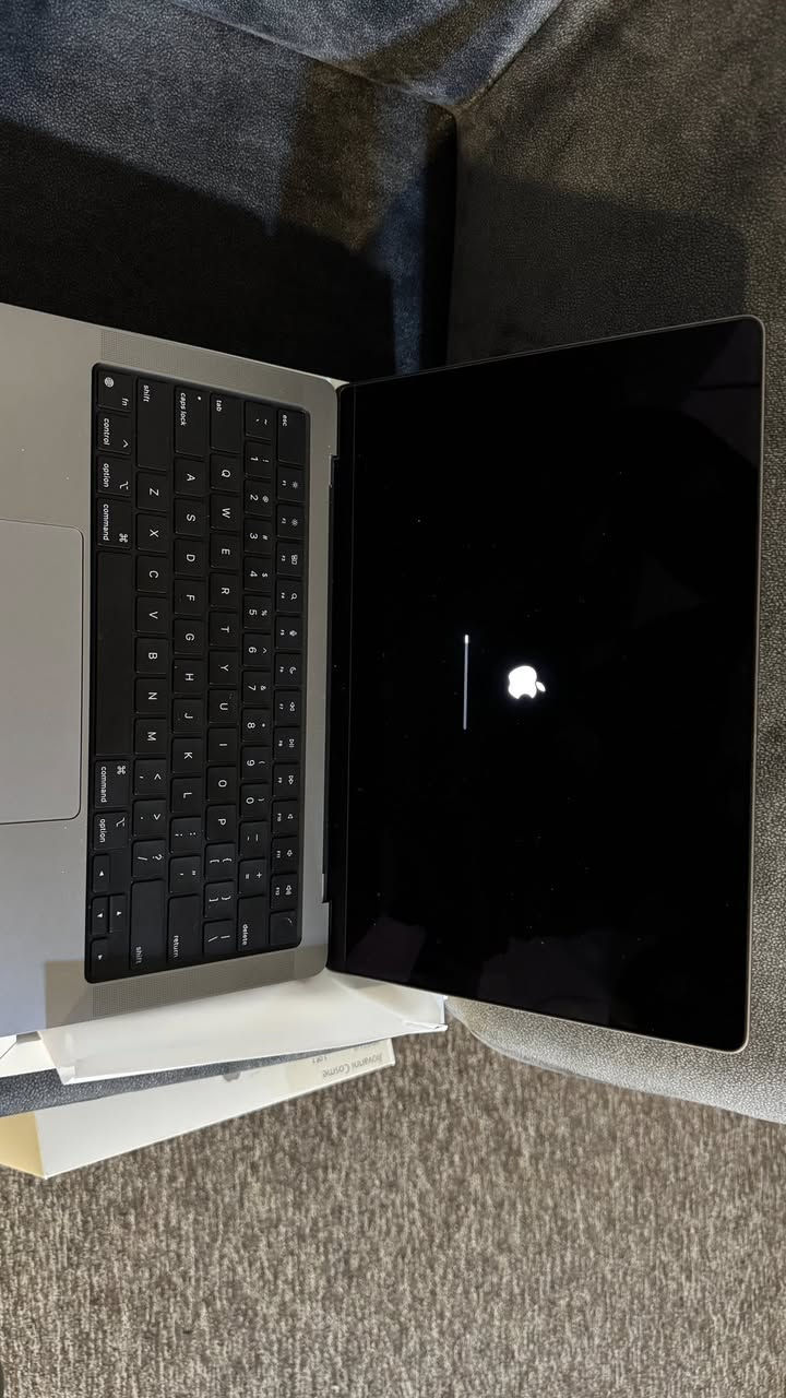 MacBook Pro M2 Pro
Storage: 512GB 

Ram: 16GB

Battery: 94% 

Cycle count: 110

Price: 1,600,000

📞 : ***********
