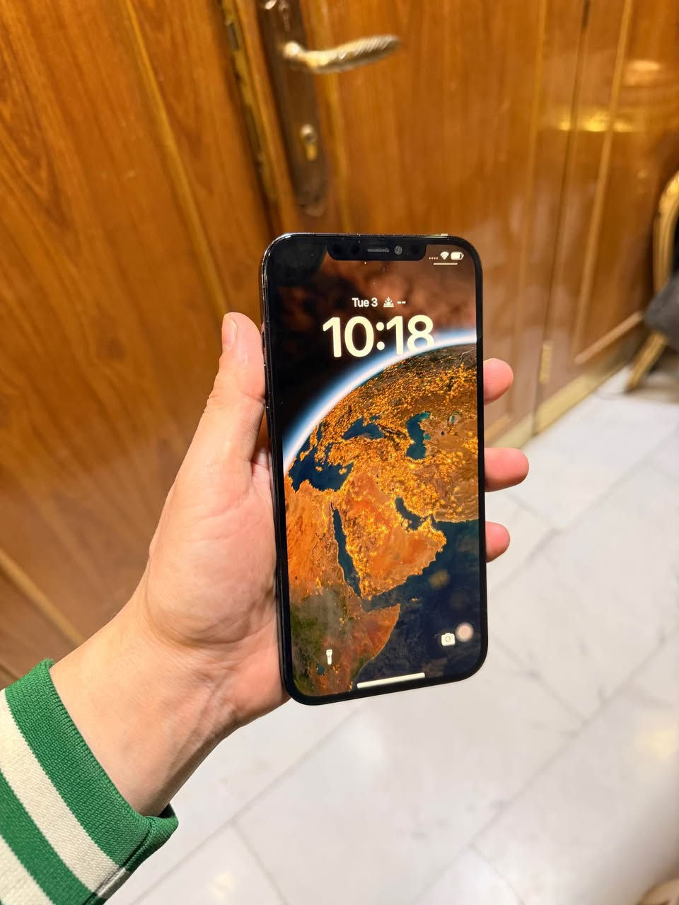 للبيع 📱  12 iPhone pro max  (نسخة Pro – لون أزرق)

🔹 الجهاز يشتغل طبيعي  
🔹 الكاميرات شغالة، لكن عدسة 2.5x بيها تعليق أحياناً  

⚠️ الملاحظات:
- الظهر مكسور (واضح بالصور)
- الشاشة الأمامية تحتاج تبديل لأن اللمس معلك

السعر: 300,000 دينار  
السعر مناسب لحالته، يفيد للتصليح أو كقطع.

📍 الاستلام يد بيد  
للمهتمين  
***********
موجود واتساب النجف, العراق
