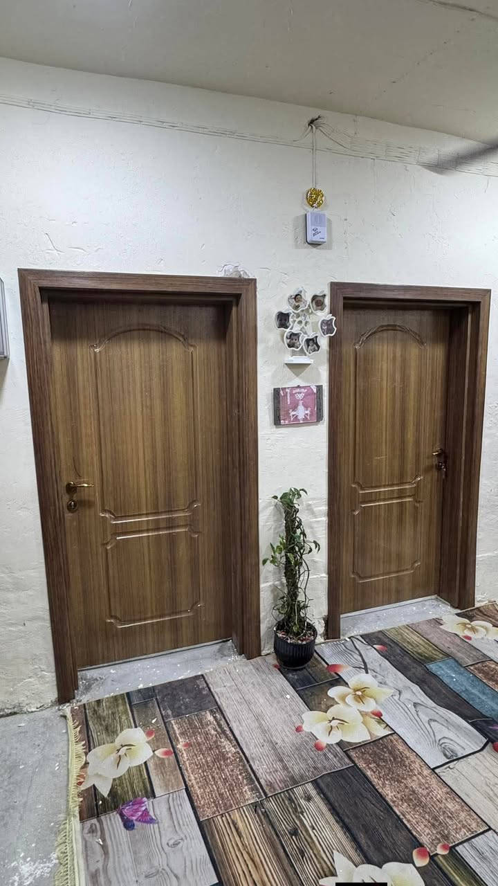 مساء الخير يتوفر ابواب داخليةب١٩٠ الف دينار فقط شامل الشد والنقل  تركية  🇹🇷 يتوفر جميع الالوان والنقشات والالوان للاستفسار الاتصال ***********
