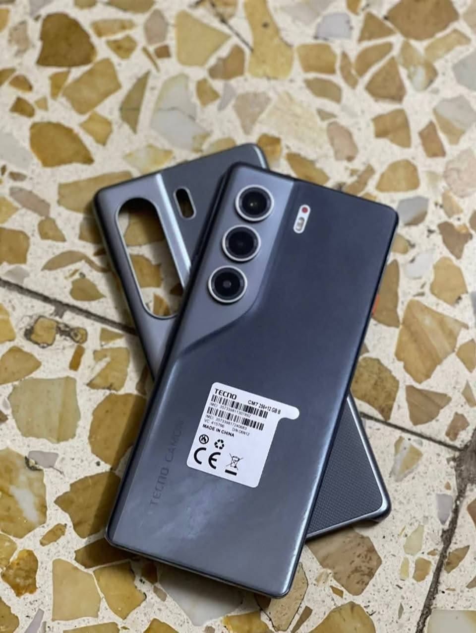 سلام عليكم جهاز للبيع TECNO CAMON 40 Pro 5G جهاز اخو الجديد نضيف جدا لا مصلح ولا داخ تصليح عله وضع الشركه ذاكرة 256 بطارية 5200  الرام 12 جهاز فول مواصفات السعر 290 العنوان سبع البور 
علما الجهاز لن يحتوي عله شاحنه
للاستفسار الاتصال عله الرقم ***********
