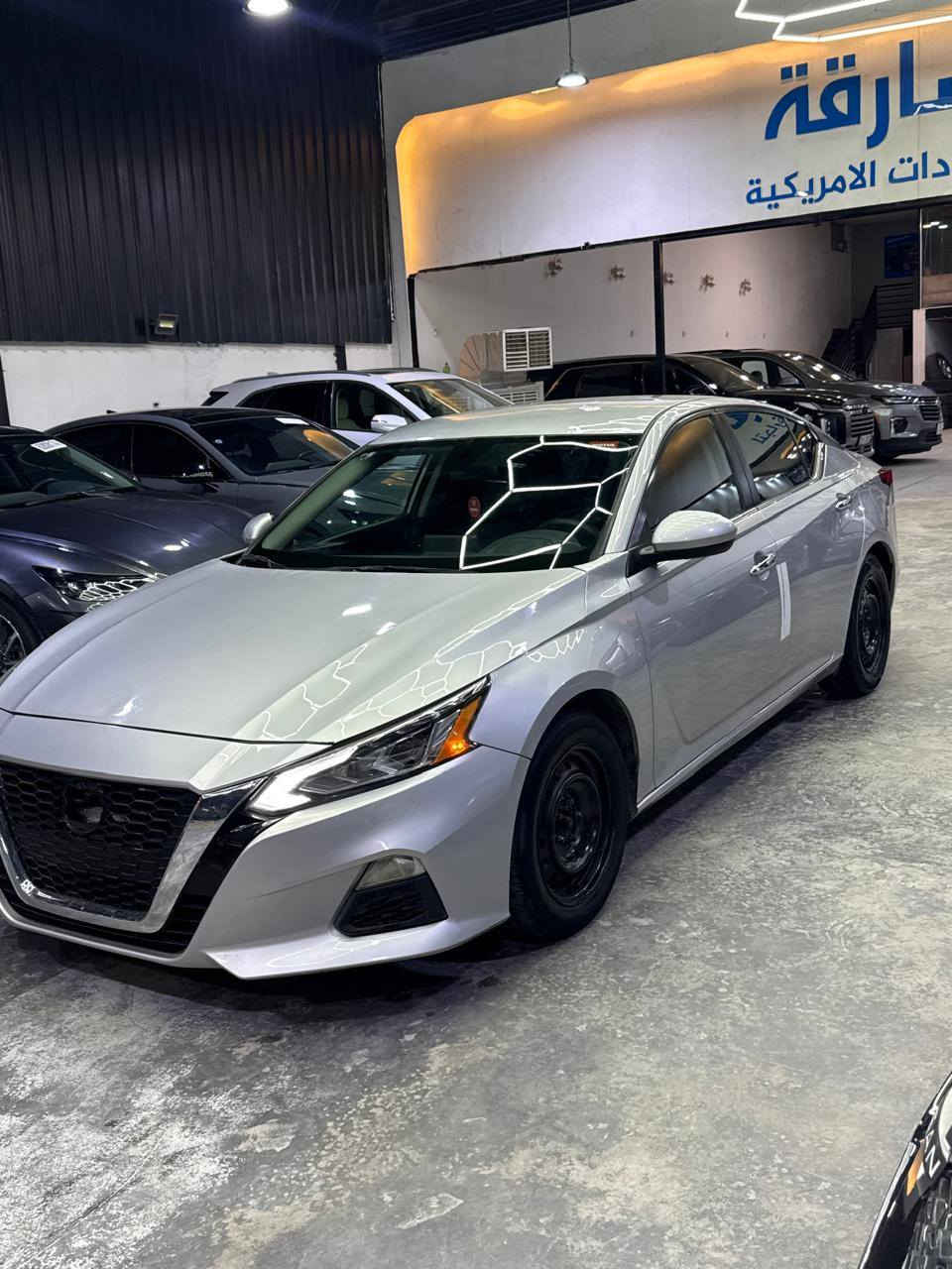 السلام عليكم اول شي نذكر رسول الله وأل بيته.
السياره نيسان التيما وارد امريكي .
الوان: رصاصي.
محرك السياره : 2500.
السياره رقمه نجف .
عداد المسافه 120000ميل
موديل السياره2020.
حادثه : قطعتين وبارد قليل بل قماره.
مواصفاتها. تحكمت استيرن  عداد تحديد السرعه  كامره ليليه شاشه كبيره .
 صاحب المعرض1 علي الكرعاوي.                                         صاحب المعرض2 مصطفى شعبان.                                      رقم المعرض:***********. سعر السياره 110وبيه شويه مجال
