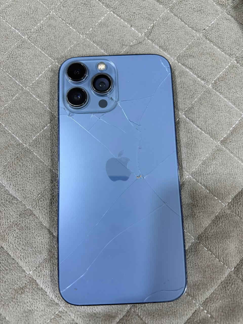 آيفون 13 برو ماكس ذاكره 256 نموذج M جهاز مبدل بيه شاشه تقره 3 خيارات وكفر كأمره فقط بطاريته 83 سعره 375 وبيع مجال مكاني البصره للاستفسار ***********
