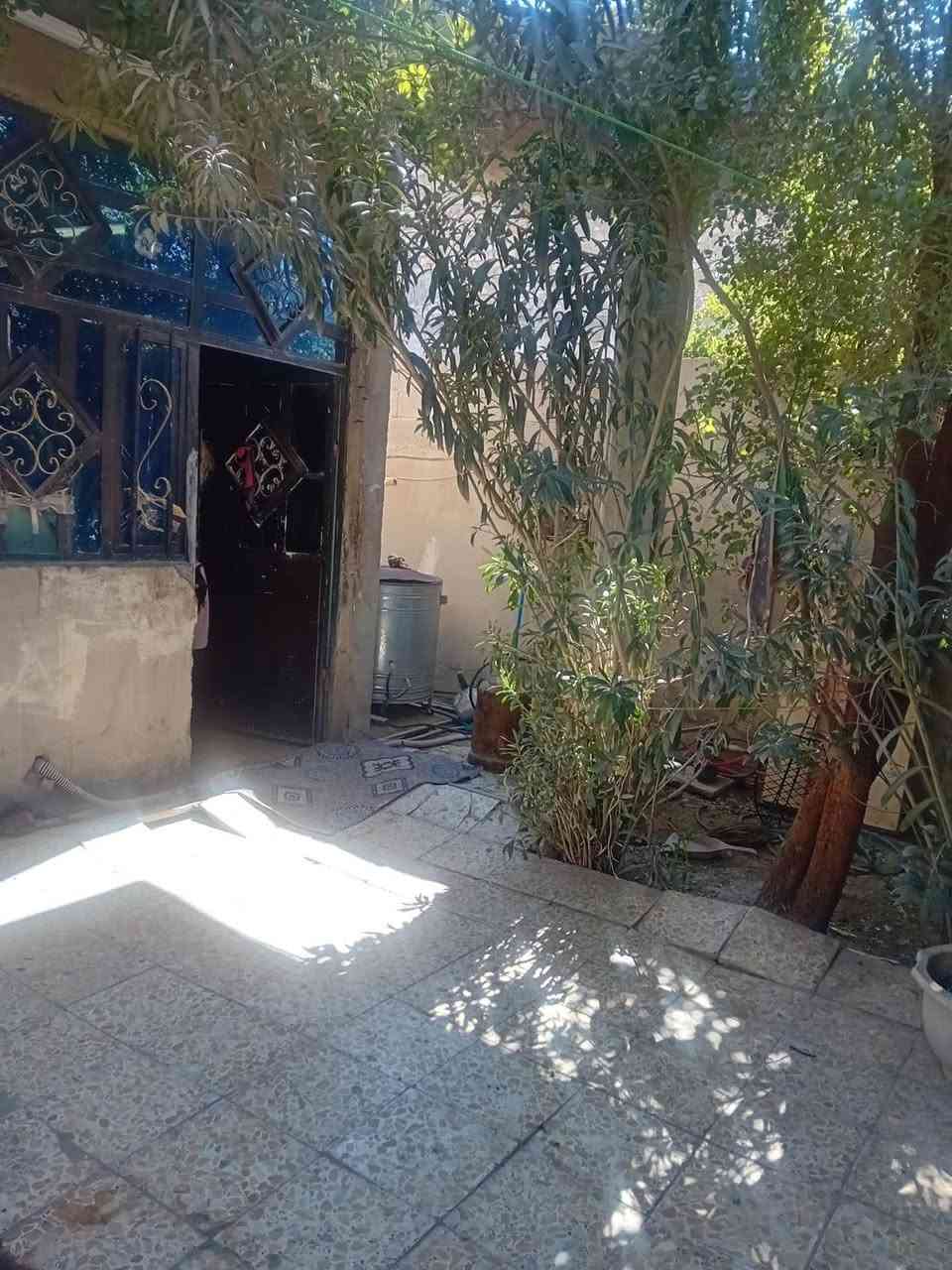 السلام عليكم ورحمة الله وبركاته 
دار للبيع في الدسيم الفرع المقابل السوق 
المساحة 280 متر 
التفاصيل : الاستقبال 8× 4 
الغرف عدد ثلاثة 4× 5 
الصالة : كبيرة جداً 
المطبخ 4×5 
وباقي التفاصيل اتصل على الرقم 
السعر المطلوب 85 وبيه مجال 
رقم الهاتف : ***********
الرقم بي واتس اب (( واتساب))
