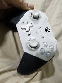 جيستكات عدد ثنين وحده ايليت 2 والثانيه عاديه لون ازرق الزرقه بيها درفت...